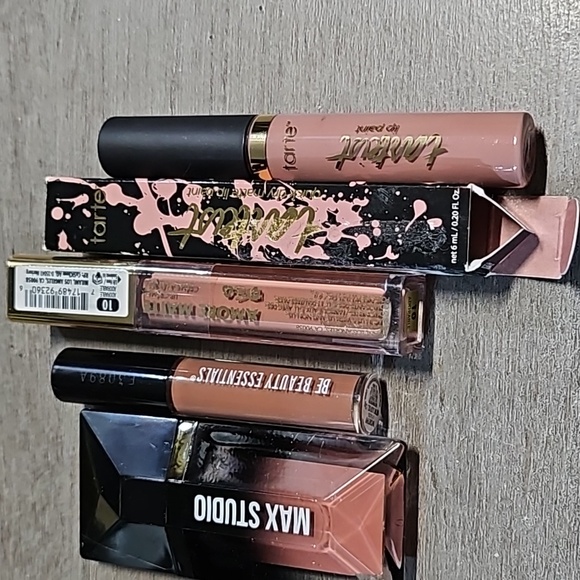 Makeup Bundle - Picture 9 of 9